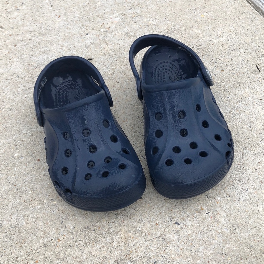 Toddler navy blue crocs with strap
